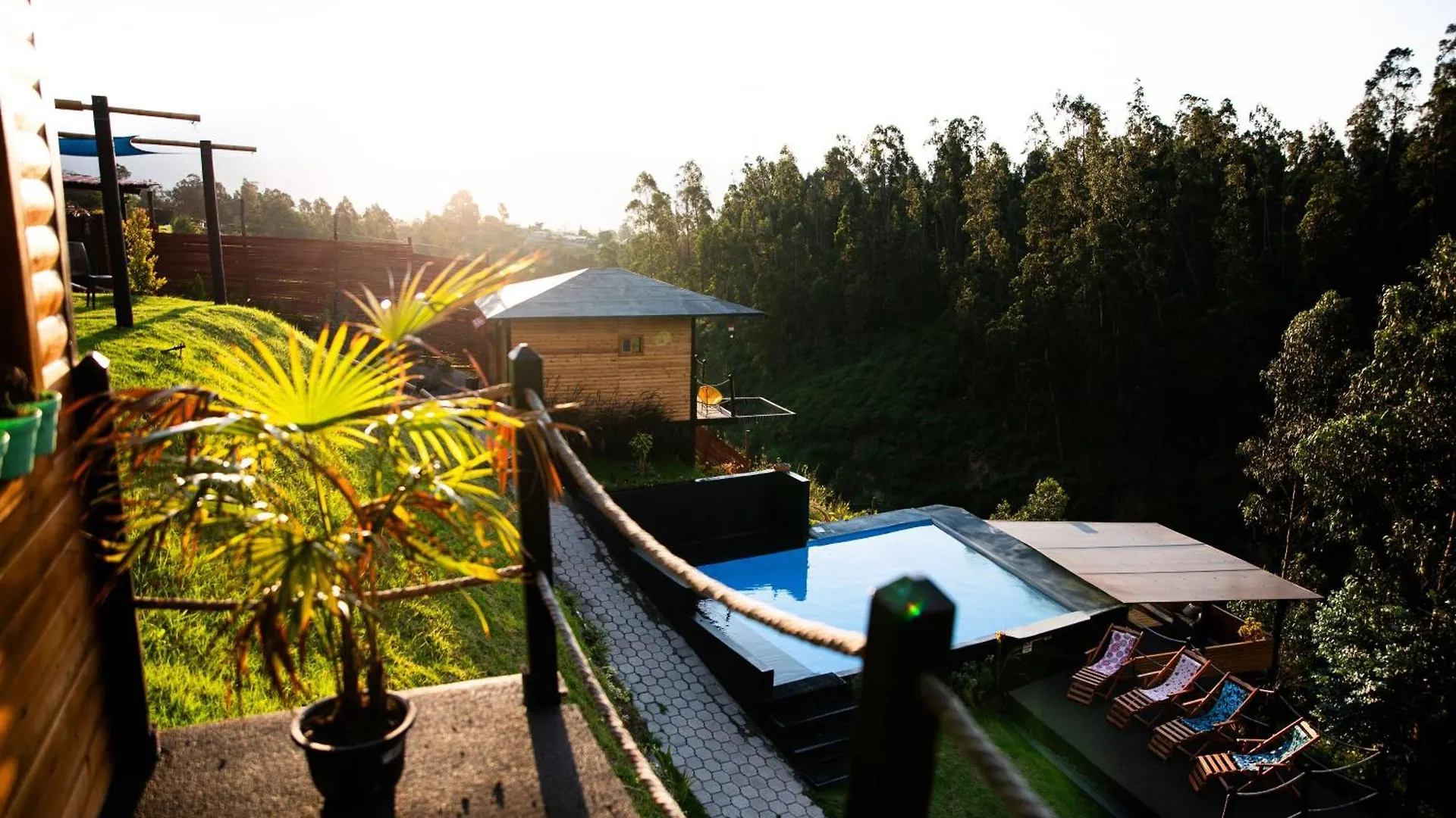 Clandestino Glamping Ecuador contacts